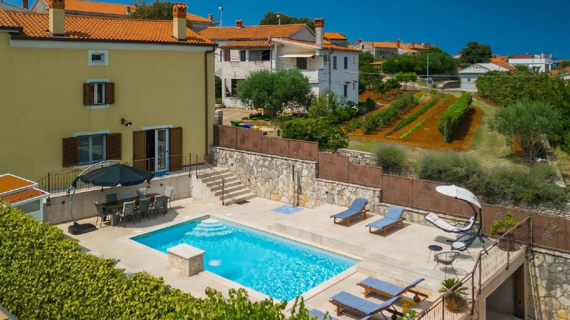 Spacious Holiday Home With A Pool In Rovinjsko Rovinjsko Selo
