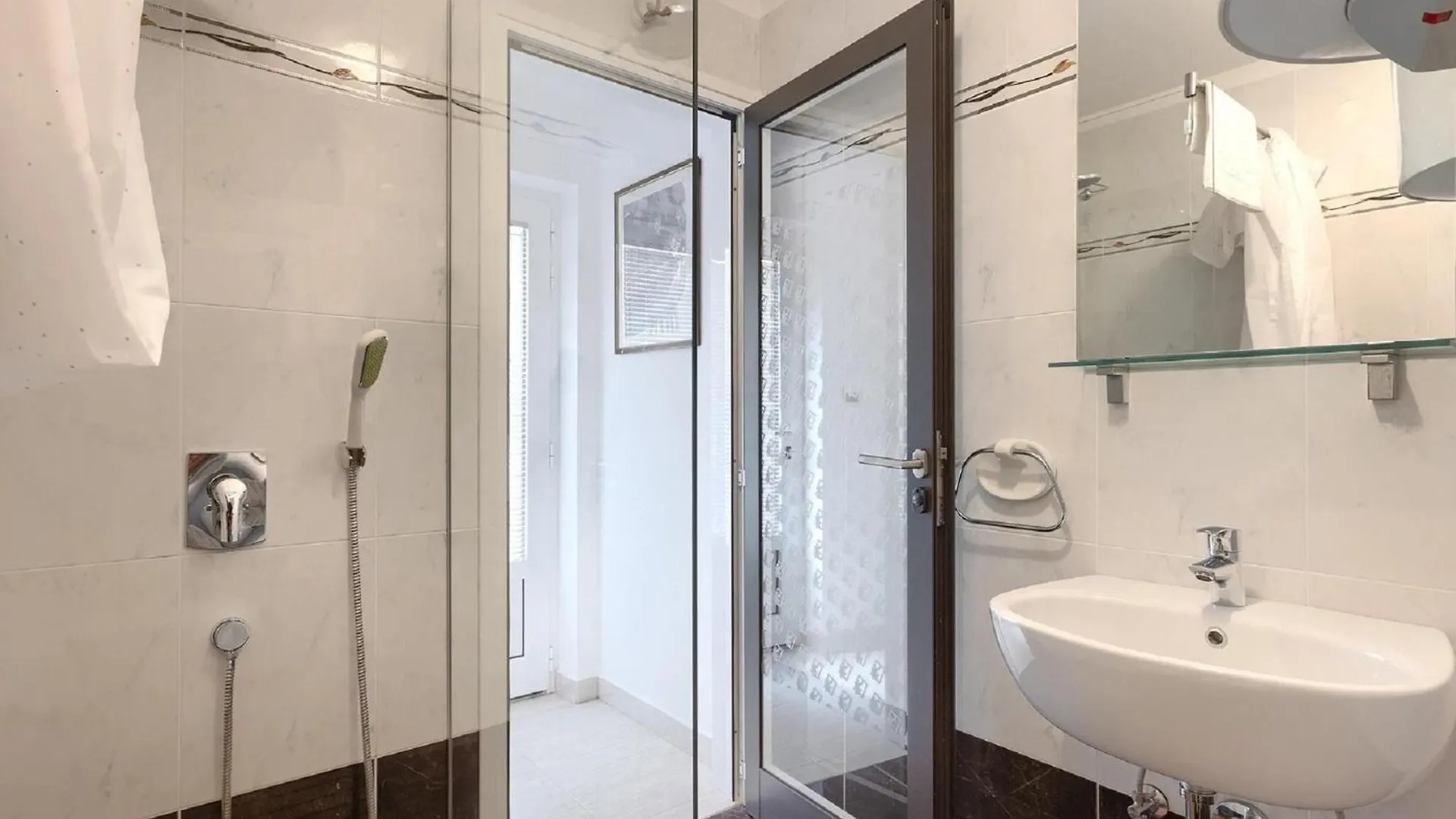 Spacious Holiday Home With A Pool In Rovinjsko Rovinjsko Selo