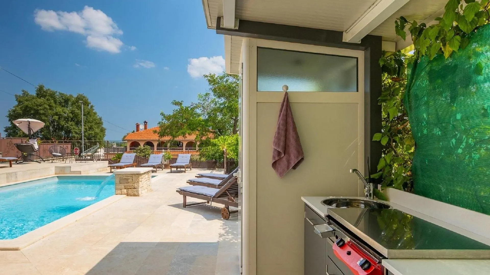 Spacious Holiday Home With A Pool In Rovinjsko Rovinjsko Selo