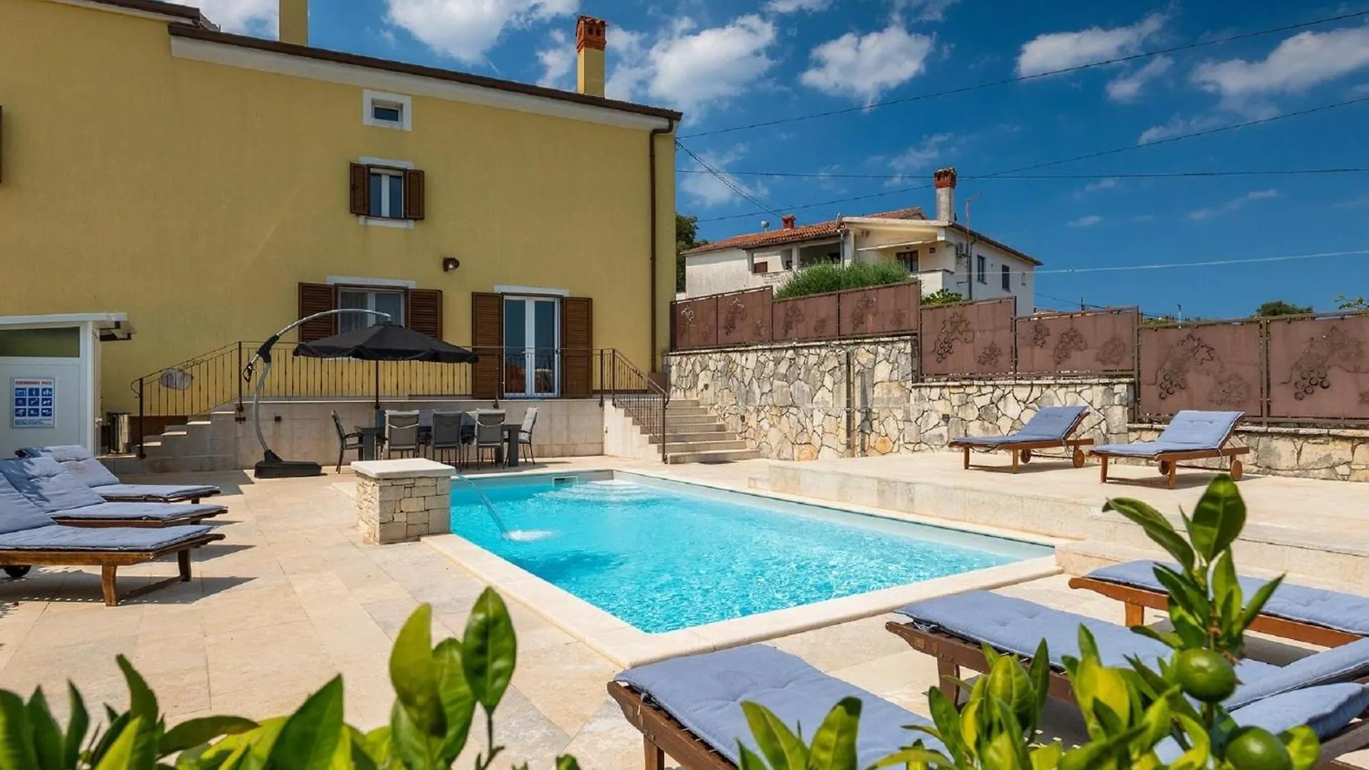 Spacious Holiday Home With A Pool In Rovinjsko Rovinjsko Selo