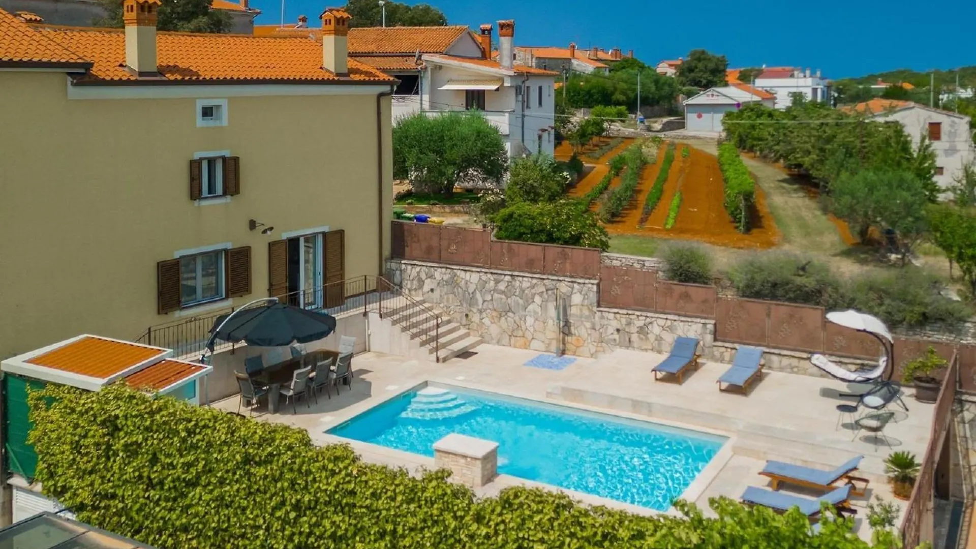 Spacious Holiday Home With A Pool In Rovinjsko Rovinjsko Selo