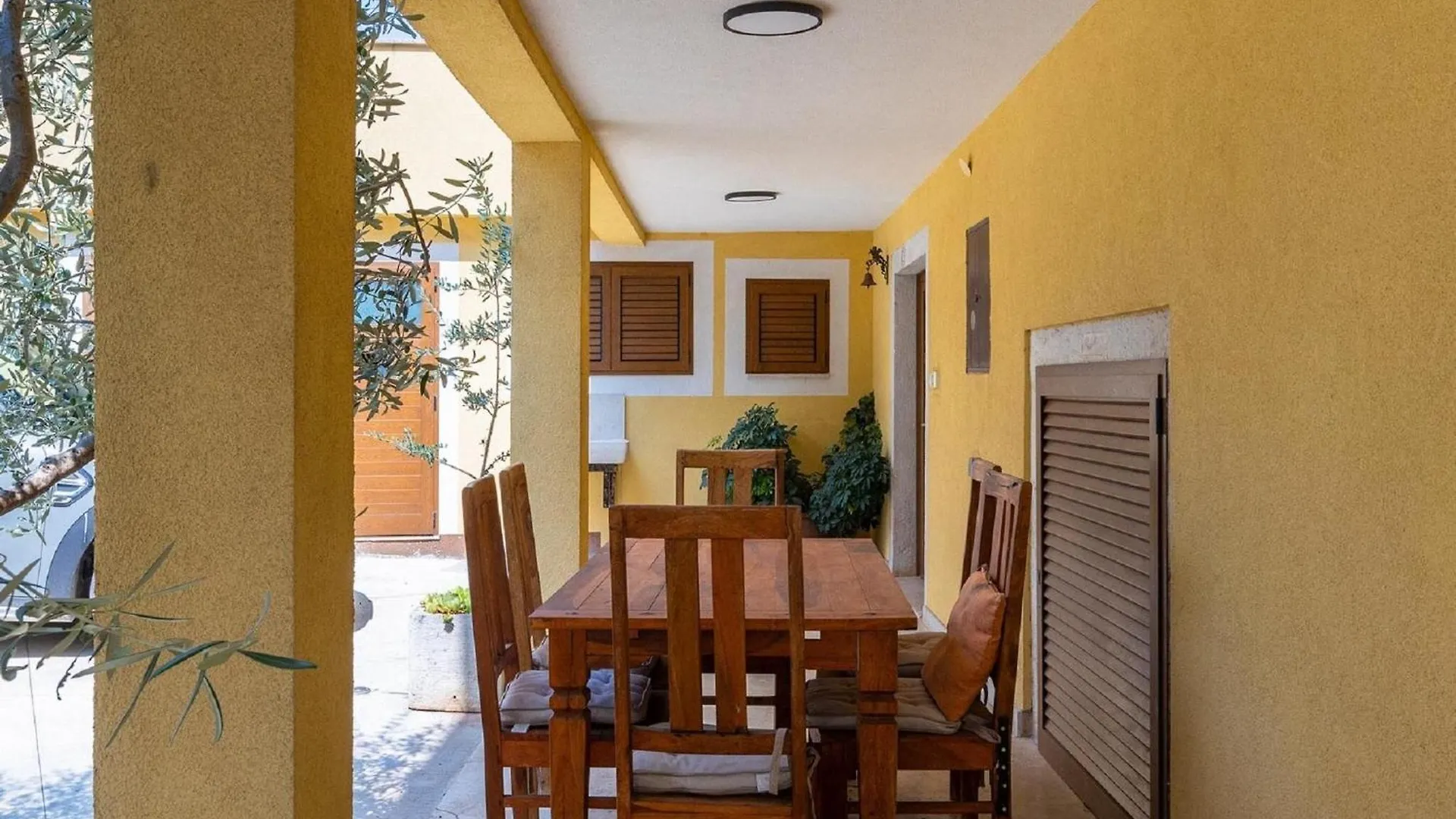 Spacious Holiday Home With A Pool In Rovinjsko Rovinjsko Selo