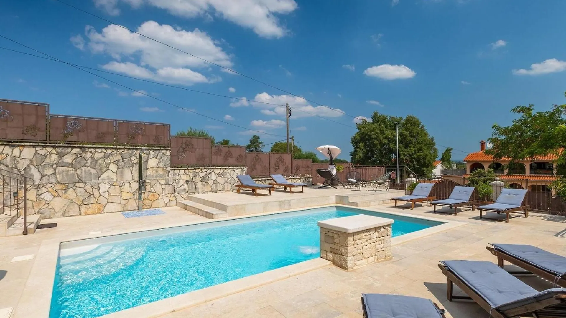 Spacious Holiday Home With A Pool In Rovinjsko Rovinjsko Selo